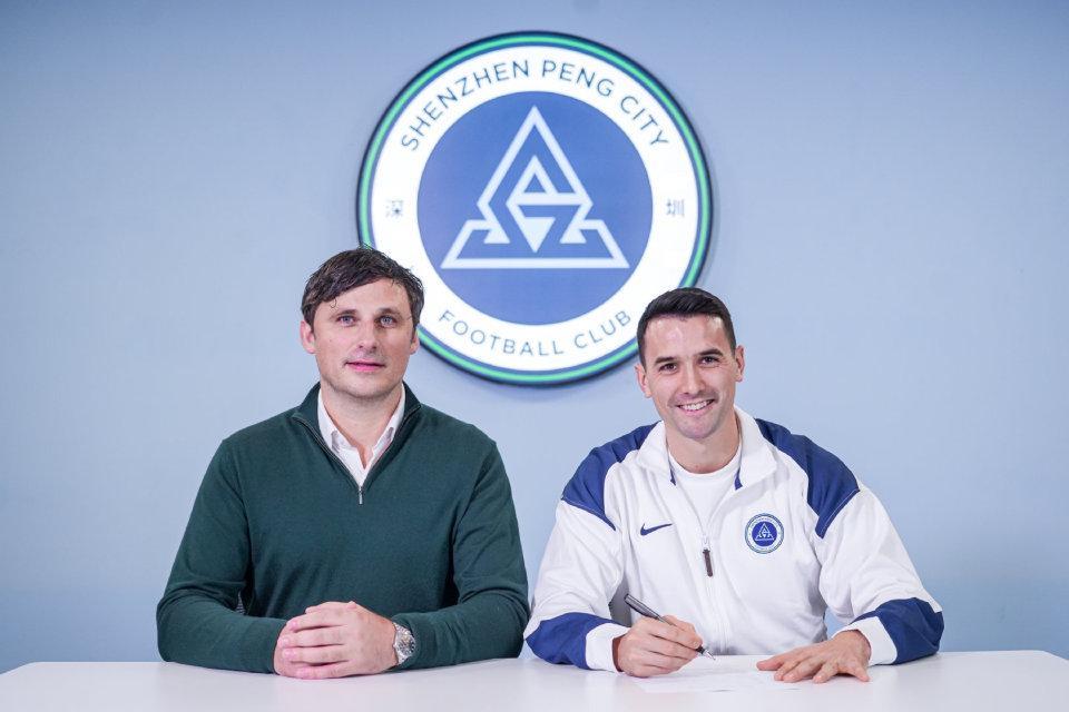 开云体育官方网-深圳新鹏城强阵曝光！中场集齐三大跑男，媒体人：新赛季望6抢4