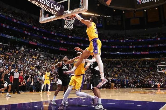 开云体育网页版入口-制胜补扣展现价值!底薪伍德成湖人赛季最佳引援