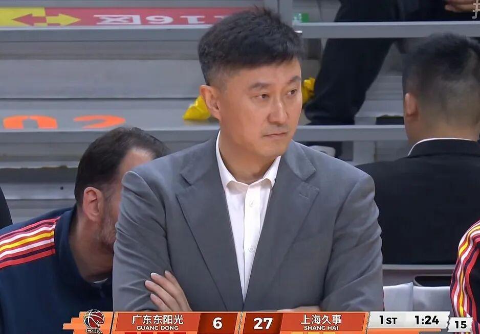 开云体育网页版入口-广东男篮40分惨败,三分球35中5+17次失误,上海男篮酣畅淋漓大胜