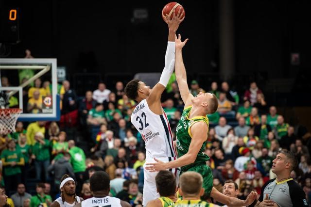 Kaiyun Sports-开云体育-国家队首秀轻松砍下20+9 文班亚马直言受科比激励