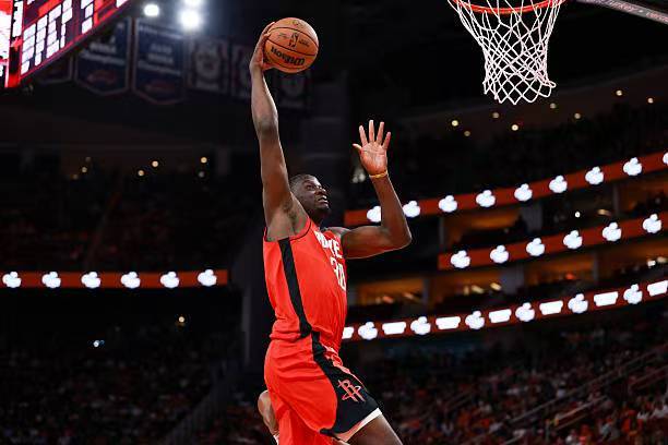 替补中锋受伤了依然出场时间有限,火箭签下他的意义到底是什么?