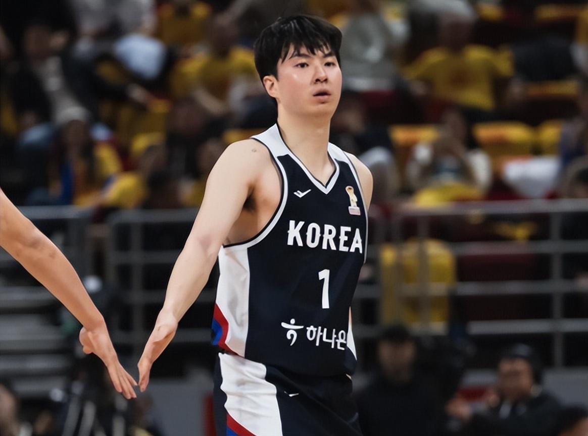 开云体育官方网-世预赛迎来关键转折！中国男篮连获三个好消息，赢球直接升至第二